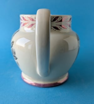 Bird and Owl jug - World of Wonders