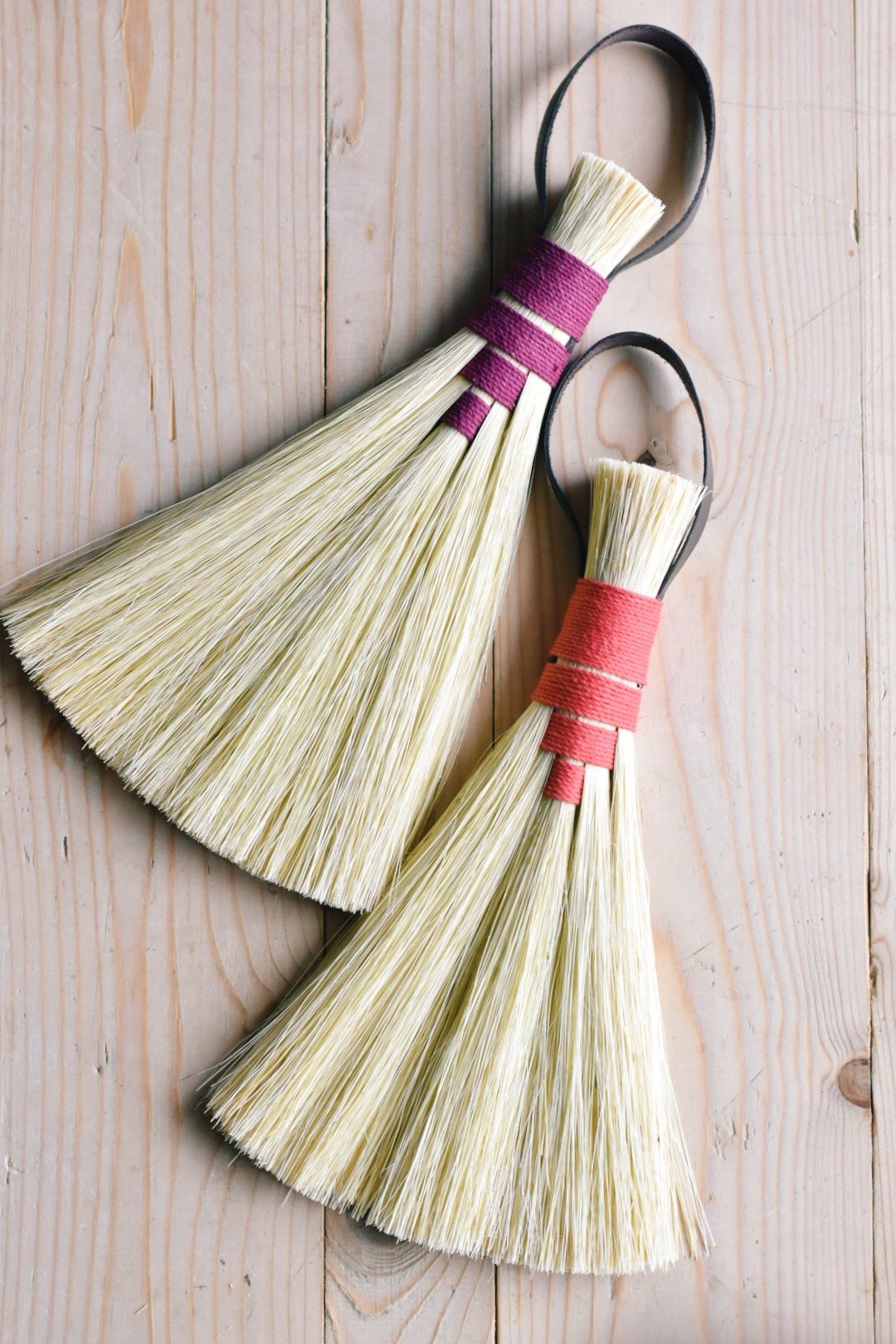 Image of Tampico fibre hand brush with hemp and leather