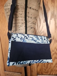 Image 2 of Linen Petite Zip Purse- Navy & White Floral
