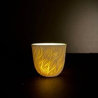 Image 3 of 555 Small leaf flow luminary