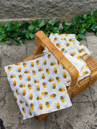 Image 1 of Cloth napkins, 4 pack, bees