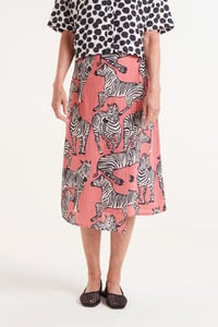 Image 4 of Falda midi estampado cebra