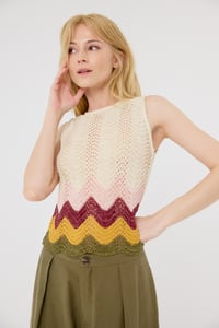 Image 4 of Top Claudie