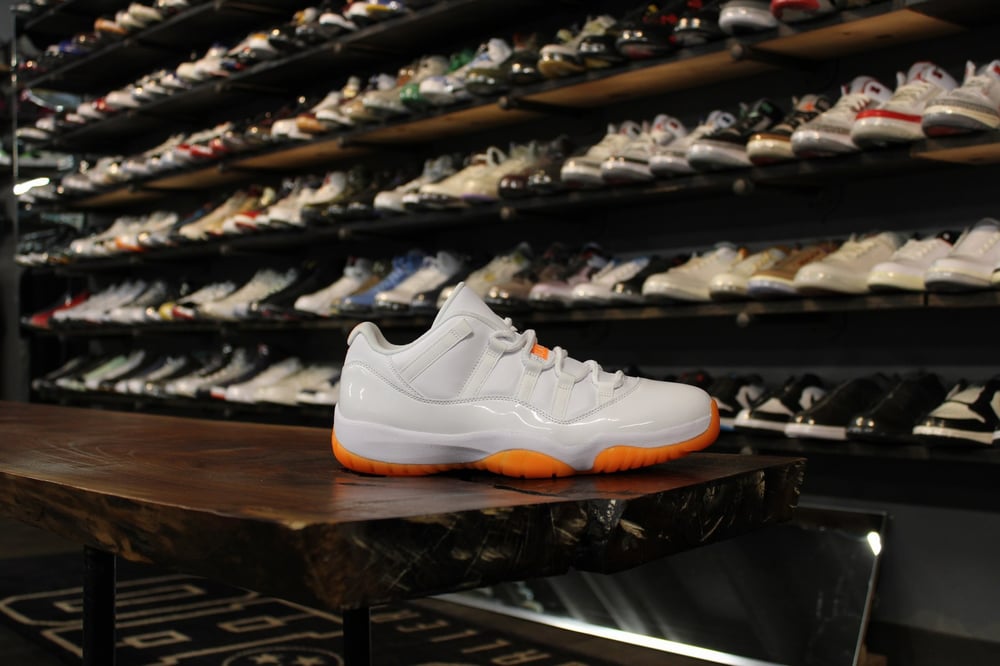 AIR JORDAN XI LOW (11) "CITRUS/WHITE" WMNS