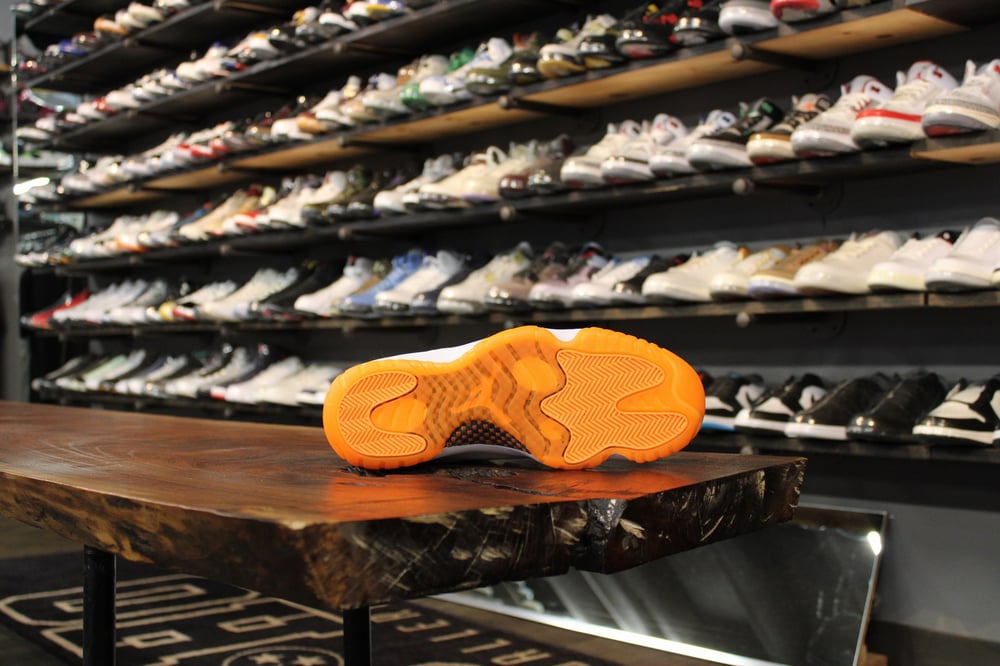 AIR JORDAN XI LOW (11) "CITRUS/WHITE" WMNS
