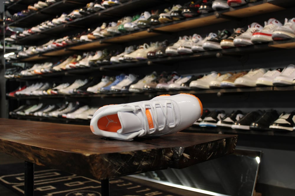 AIR JORDAN XI LOW (11) "CITRUS/WHITE" WMNS