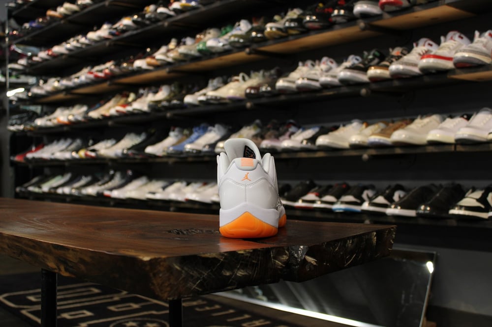 AIR JORDAN XI LOW (11) "CITRUS/WHITE" WMNS