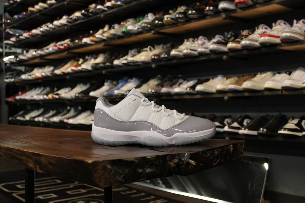 AIR JORDAN XI LOW (11) "CEMENT GREY/UNI BLUE"