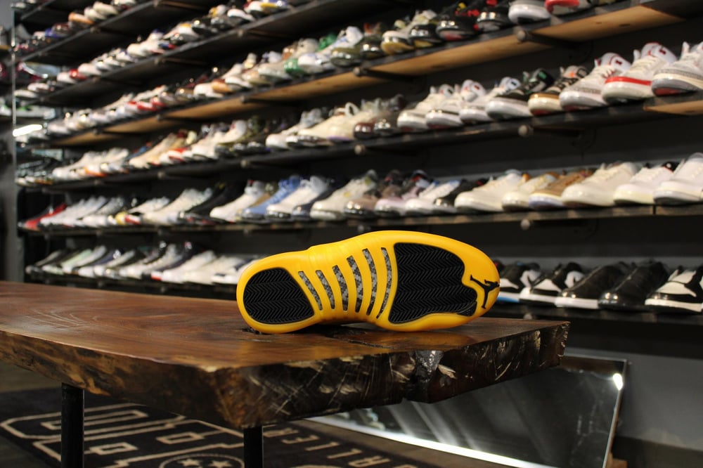 AIR JORDAN XII (12) "UNIVERSITY GOLD/BLK"