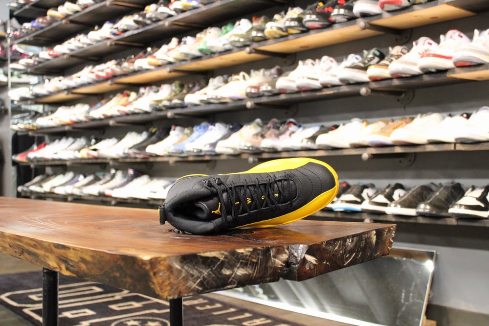 AIR JORDAN XII (12) "UNIVERSITY GOLD/BLK"