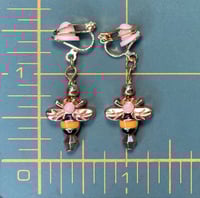 Image 2 of Buzzn' Bees