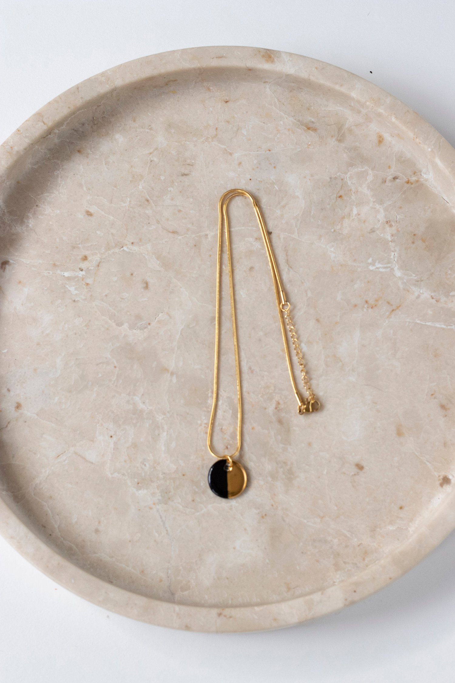 Image of ÍSIS Black Porcelain Necklace