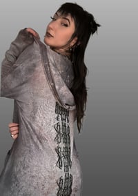 Image 1 of Glinda