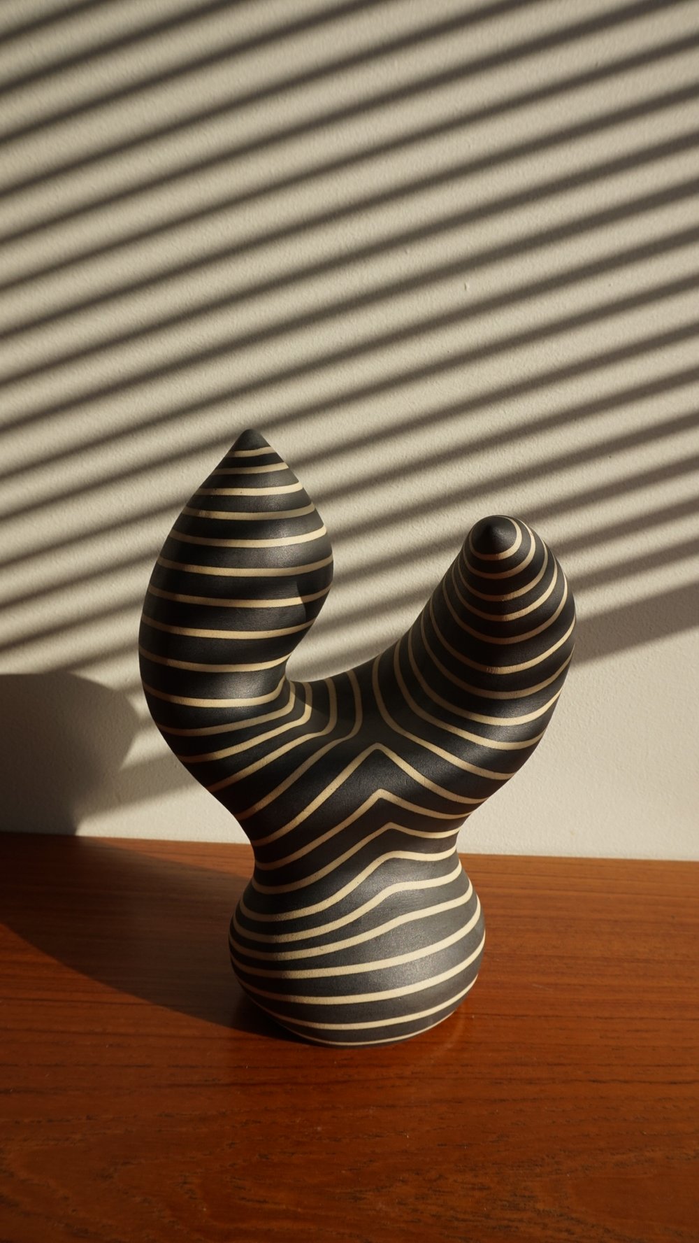 Image of ”The claw”, M, black stripes