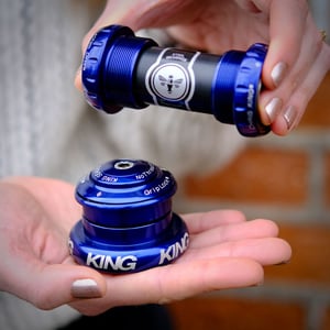 Image of Ensemble Chris King Navy Blue  Inset 7 - Threadfit 24mm BSA