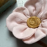 Image 3 of Broche «Fleurette »n*8