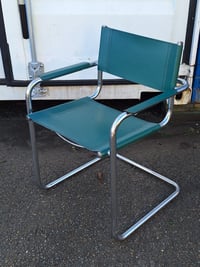 Image 2 of Fauteuil cantilever en métal chromé et cuir vert