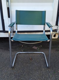 Image 4 of Fauteuil cantilever en métal chromé et cuir vert