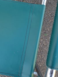 Image 3 of Fauteuil cantilever en métal chromé et cuir vert