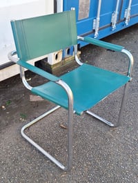 Image 5 of Fauteuil cantilever en métal chromé et cuir vert