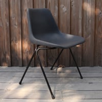 Image 4 of Lot de 5 chaises en plastique gris-bleu par Robin Day pour Hille