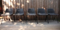 Image 2 of Lot de 5 chaises en plastique gris-bleu par Robin Day pour Hille