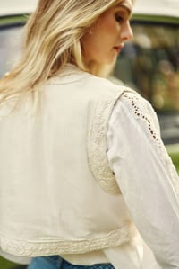 Image 3 of Chaleco Vania