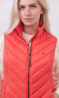 Image 3 of Laurel Gilet 