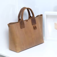 Image 2 of Large Tote low vintage ochre