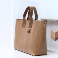 Image 4 of Large Tote low vintage ochre
