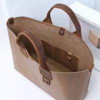 Image 5 of Large Tote low vintage ochre