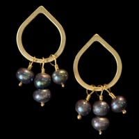 TEARDROP CHANDELIER Black Pearls. Normal Price 1.950.- NOW: