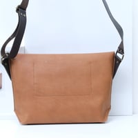 Image 3 of Classic Medium Messenger low vintage tan