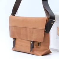 Image 4 of Classic Medium Messenger low vintage tan