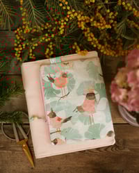 Image 1 of Pochette Broderie taille L CHINGU "Oiseaux d'hiver"