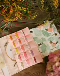 Image 2 of Pochette Broderie taille L CHINGU "Oiseaux d'hiver"
