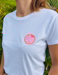 Image 1 of T-shirt "Big Bisou Baveux" - Bichettes.re X Ti Zarlor