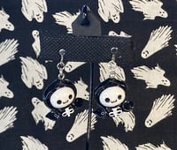 Image 1 of Cute Shrouded Skeletons