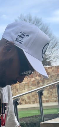 Image 4 of White / black “ Keep Your Circle Small ” baseball cap