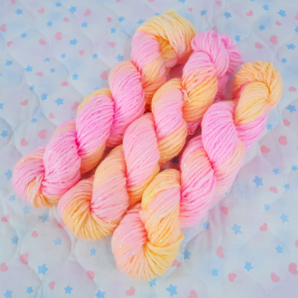 Iridescent Yarn: Strawberry Lemonade
