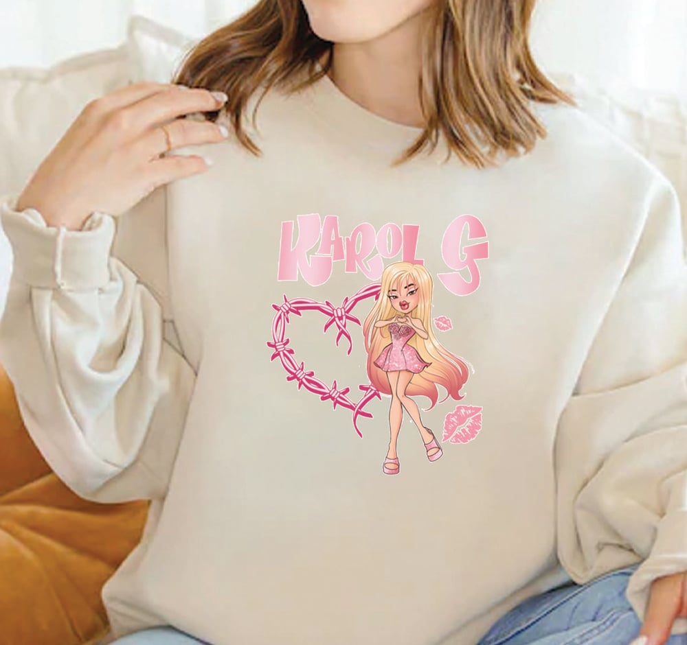 Image of KAROL G BRATZ CREWNECK - PINK DOLL