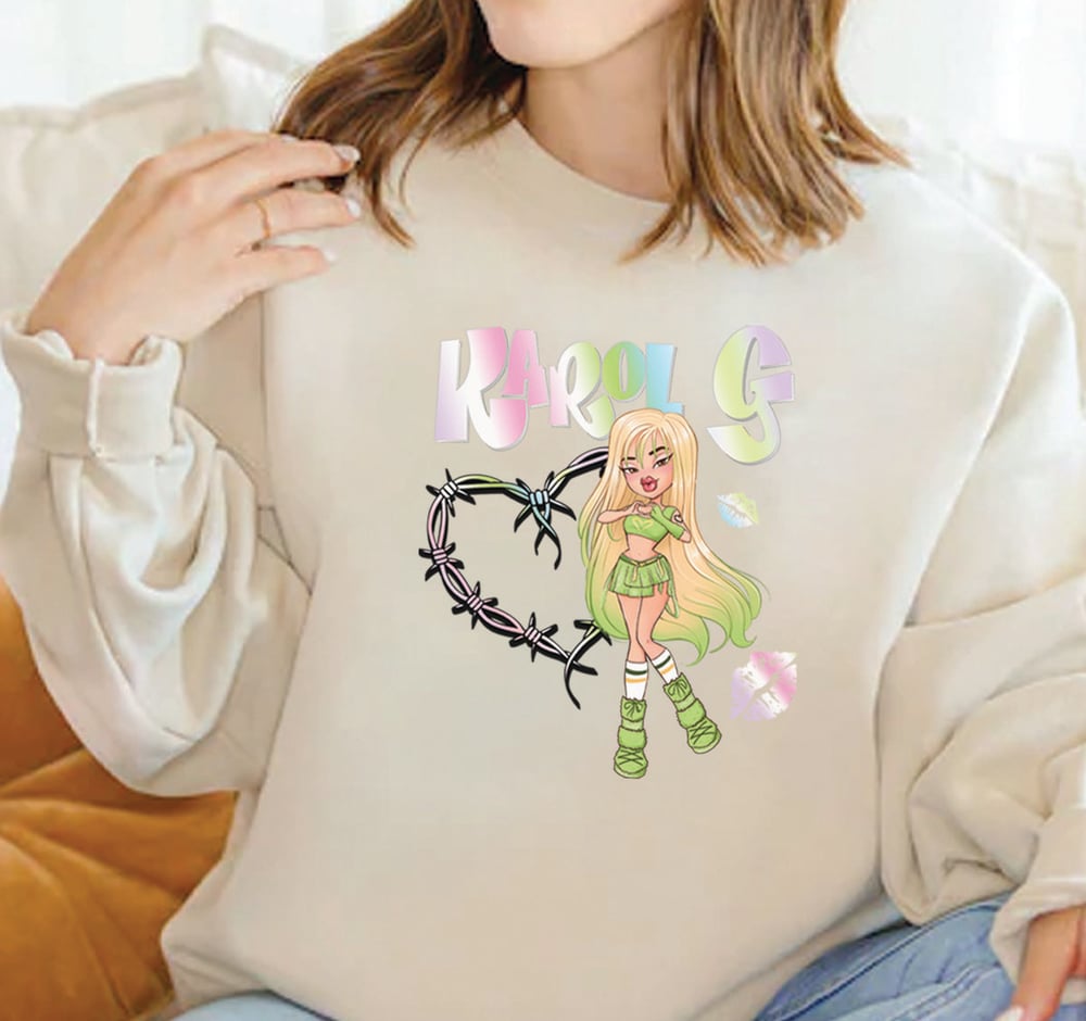 Image of KAROL G BRATZ CREWNECK - GREEN DOLL