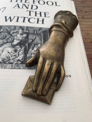 Image of Presse-papier main en bronze