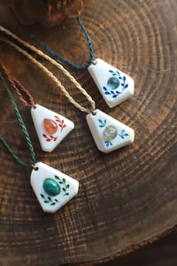 Image 3 of Ciondolo Nugget -osso e pietre-