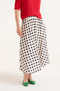 Image 1 of Falda midi con estampado de corazones