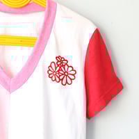 Image 3 of petals pink red courtneycourtney adult size m/l medium large vneck short sleeve tee tshirt top