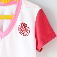 Image 2 of petals pink red courtneycourtney adult size m/l medium large vneck short sleeve tee tshirt top