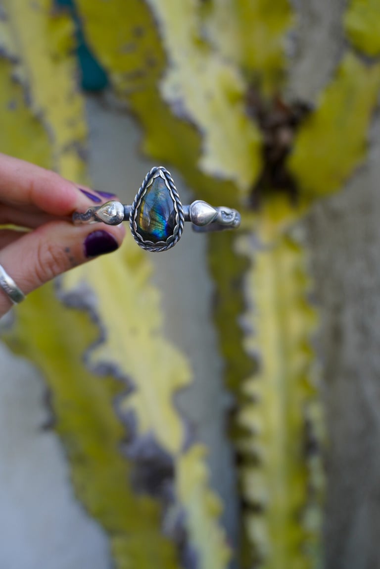 Labradorite Cuff (medium)
