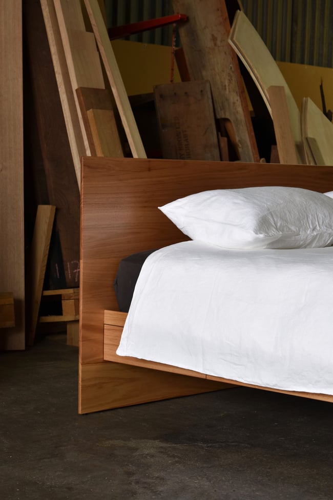 FLOATING BED WITH HEADBOARD