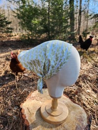 Image 2 of Crown Cover in Lovely Leaves